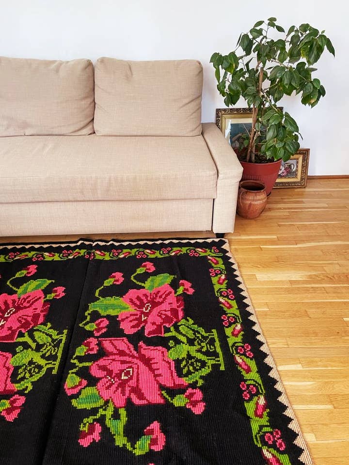 Tapete floral artesanal verde e fúcsia feito à mão por atacado de MADE WITH LOVE RO SRL