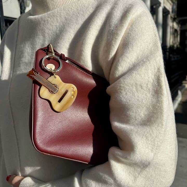 Solar Eclipse - Vendita all'ingrosso Portachiavi - Donna - Ciondolo per Borsa a Forma di Chitarra Dipinto a Mano + Portachiavi | Ecologico4