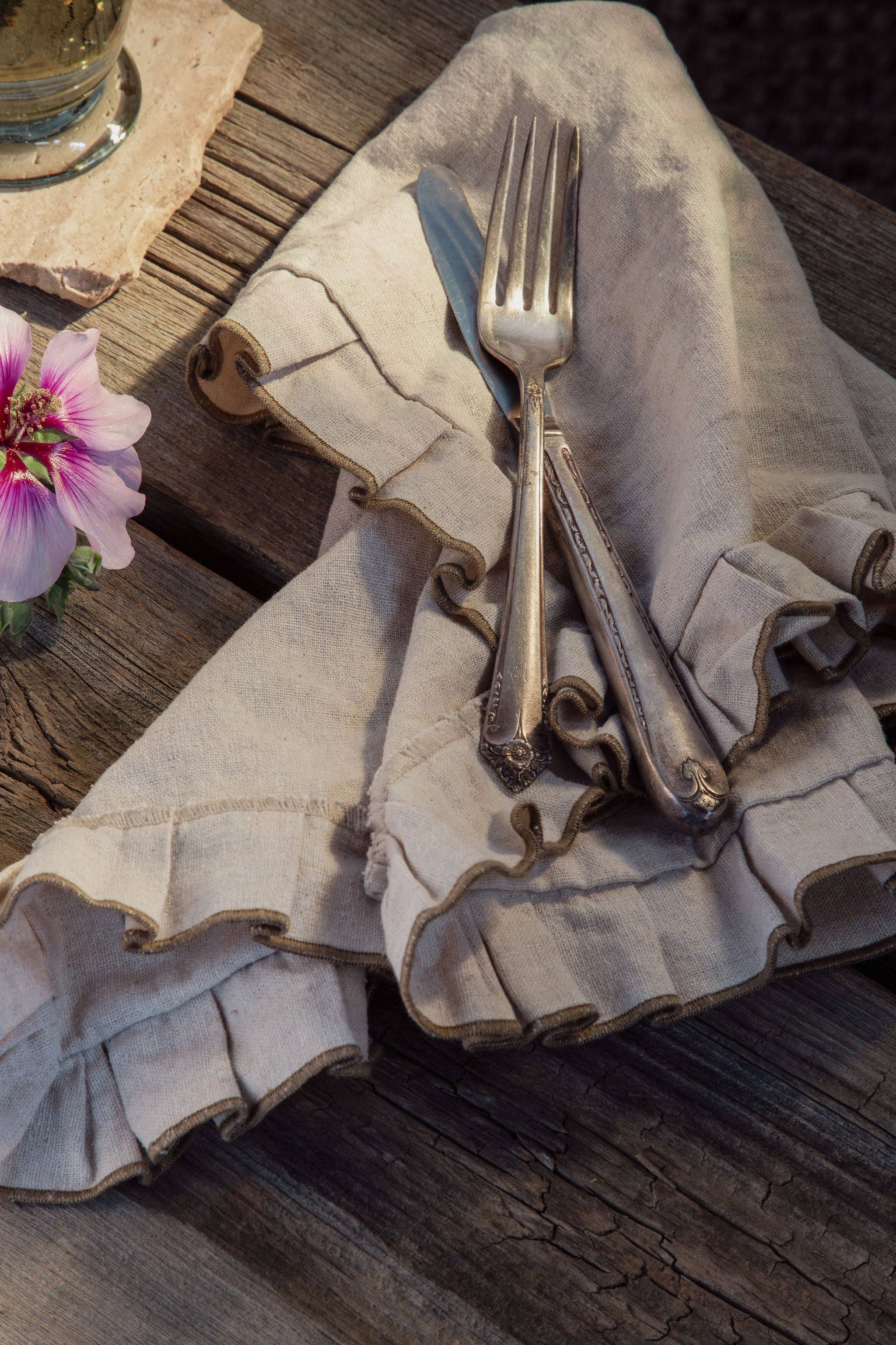 Villa Lua Home – wholesale Dinner & cloth napkin – Ruffle Linen Blend Napkin1