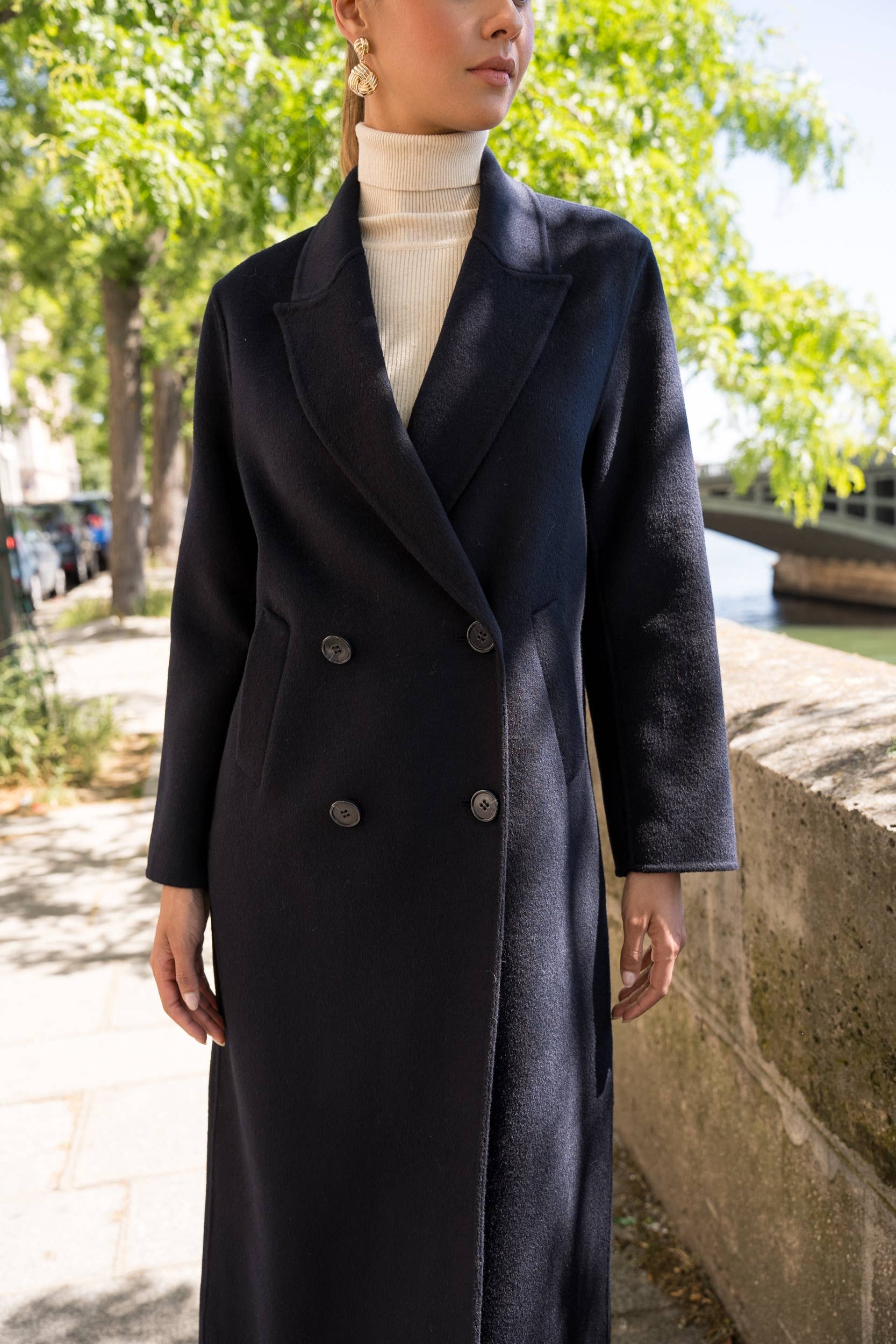 Attentif Paris – Großhandel Mantel - Damen – Extra langer, handgenähter Oversize-Mantel aus Wollmischung54