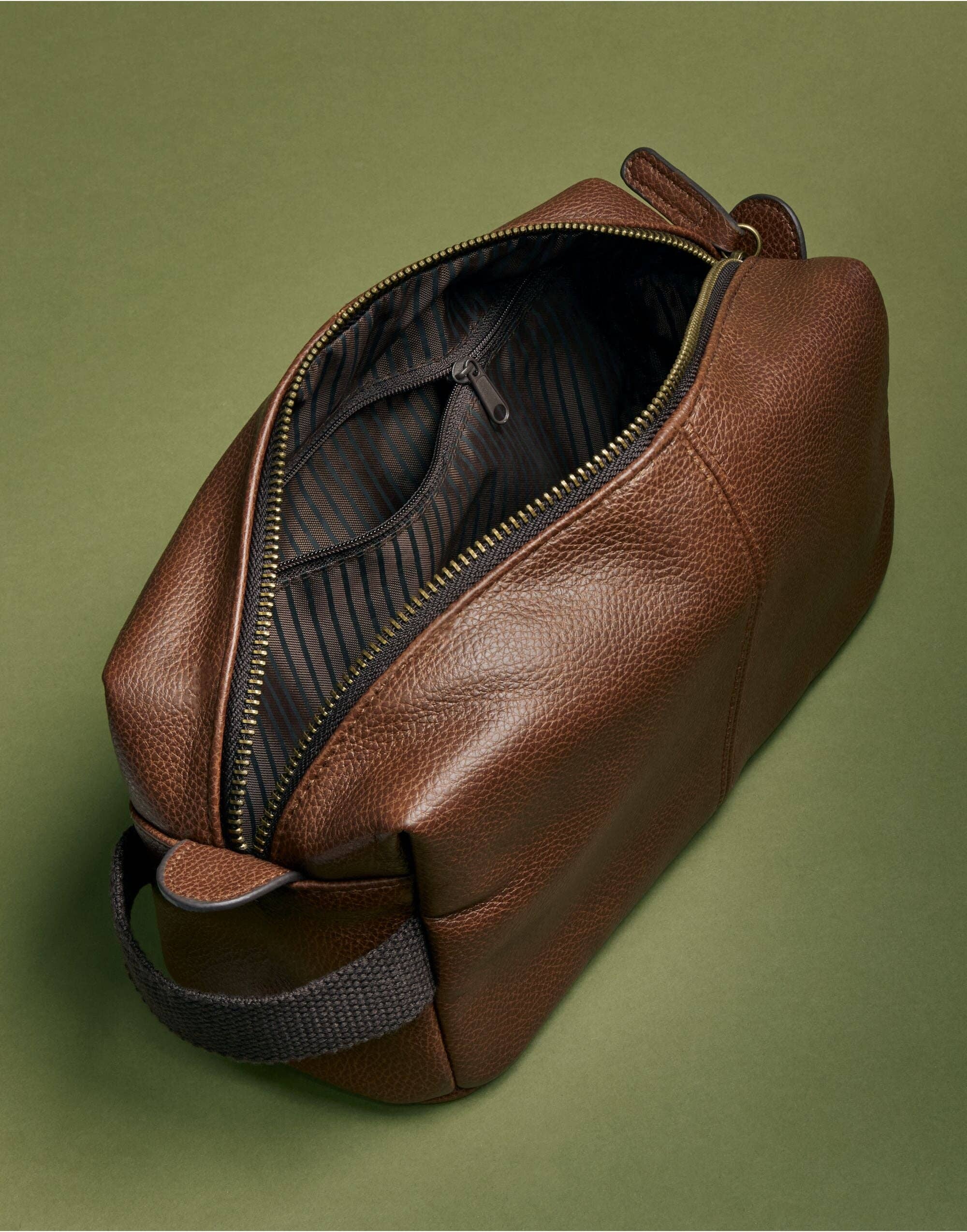 Logo Free Clothing – wholesale Toiletry bag – Unisex – Quadra NuHide® Washbag | 2 Litre Capacity | Faux Leather | Tan or Black | One Size2