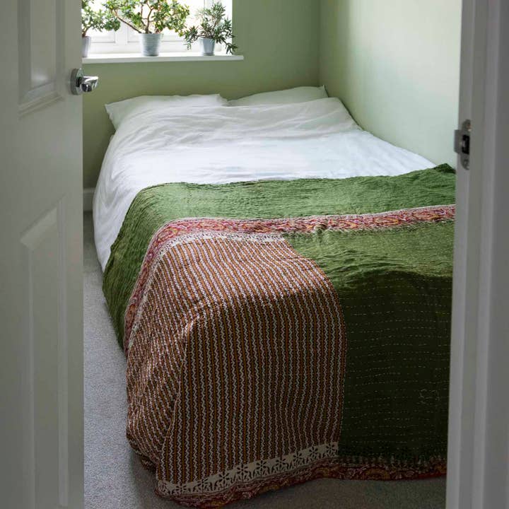 Siesta – wholesale Bed runner – Kantha Bedspread7