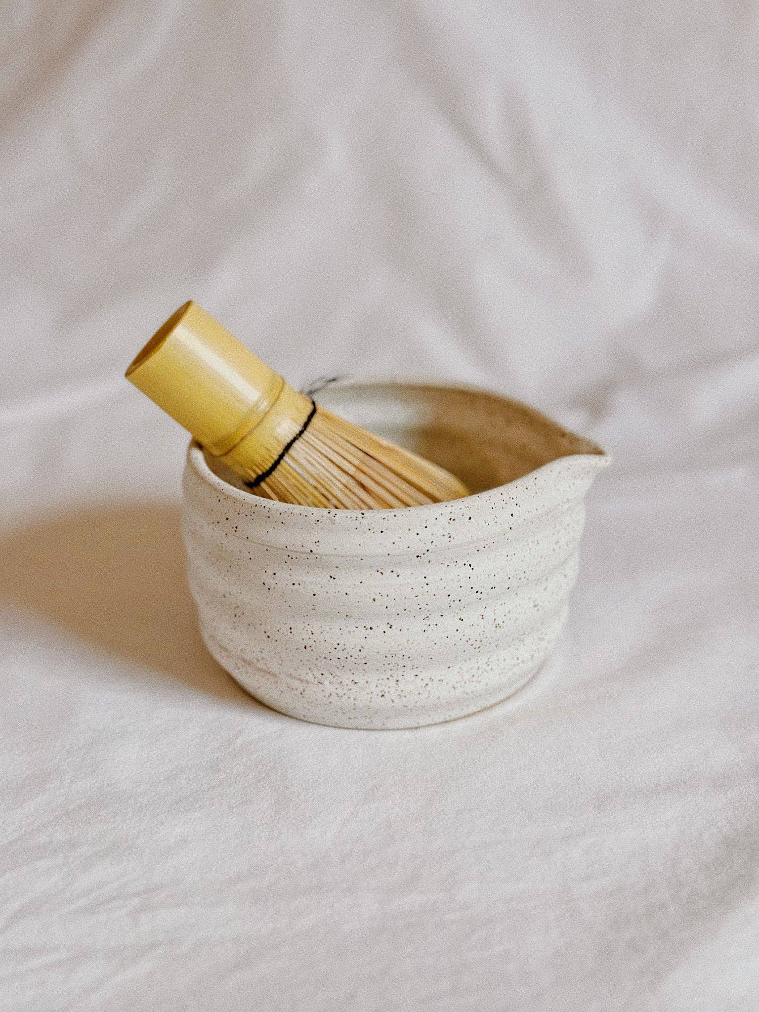 Pepper Stone Ceramics – Engroshandel Skål – Matcha skål i hånddrejet stentøj med tud8