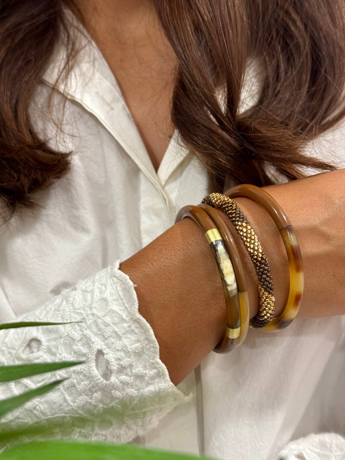 MAISON KIZO - Wholesale Bangle Bracelet - Lacquered buffalo horn bangle Milk chocolate and gold 6mm1