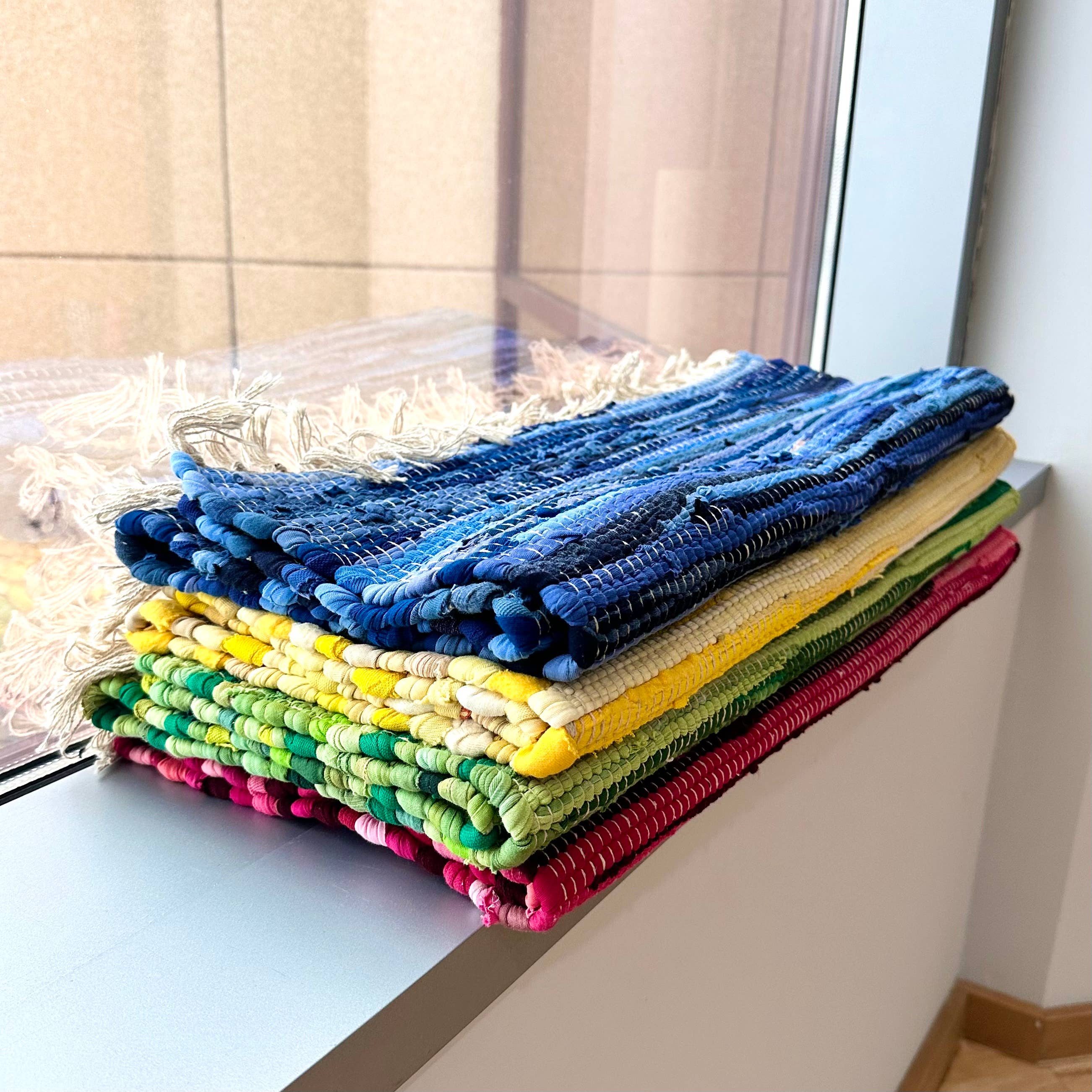 India Handicrafts Inc - Wholesale Area Rug - Fringe Jute Rugs, Assorted Colors, Set of 45