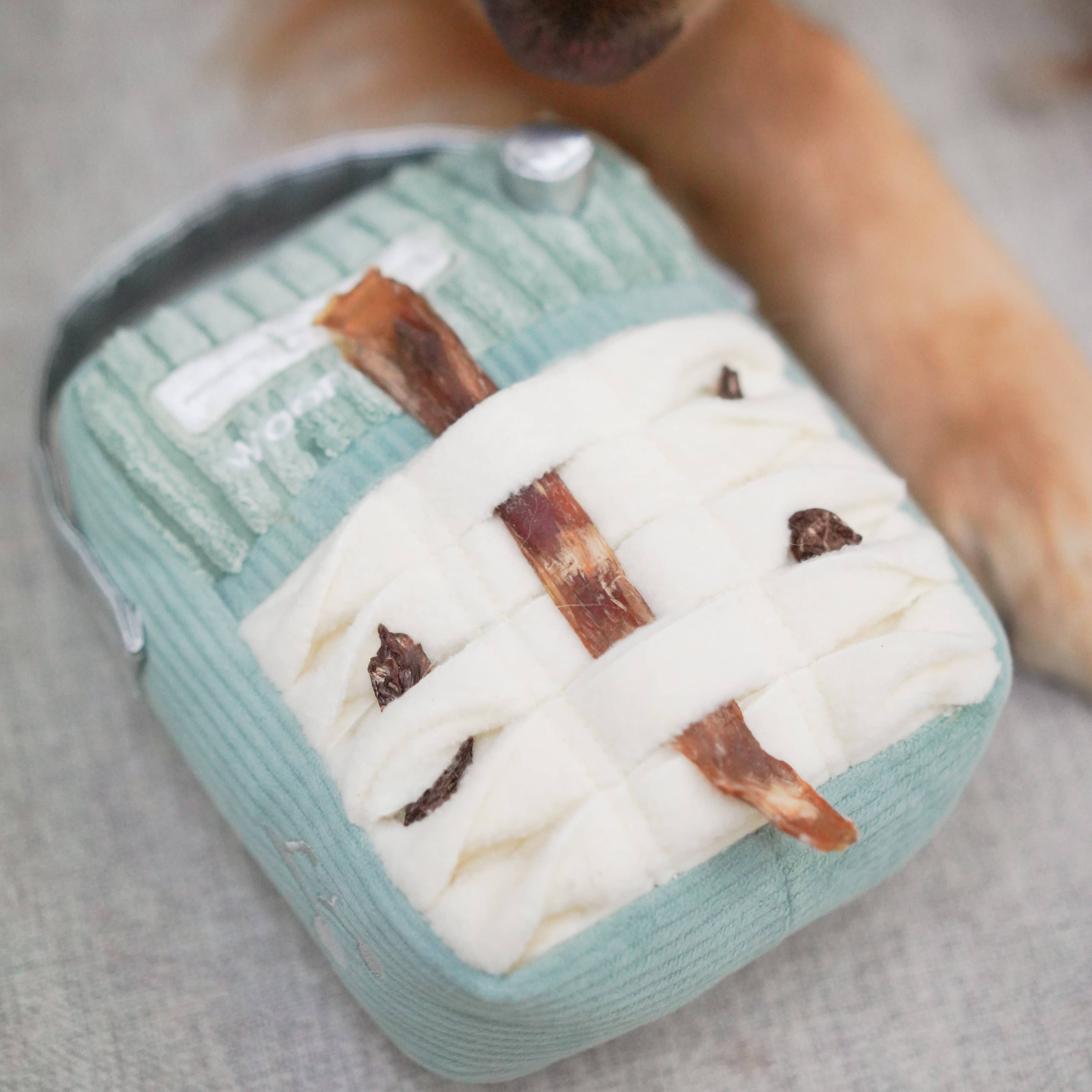 Lambwolf Collective - Wholesale Knuffelspeeltje - Hond - WOOF FM//VERRIJKING HONDENSPEELGOED1