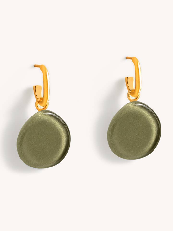 Flora Örhänge Olivgrön — 18K guldpläterad för wholesale av Garda