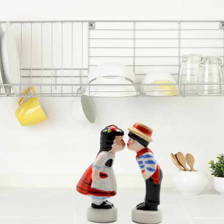 European Heritage Gifts - Vente Ensembles salière et poivrière - Idée cadeau italienne avec Italy Kissing Couple S&P Set1