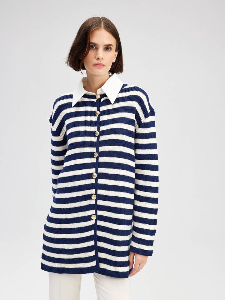 CARDIGAN RAYÉ AVEC BOUTONS DORÉS pour la vente par Touché Privé