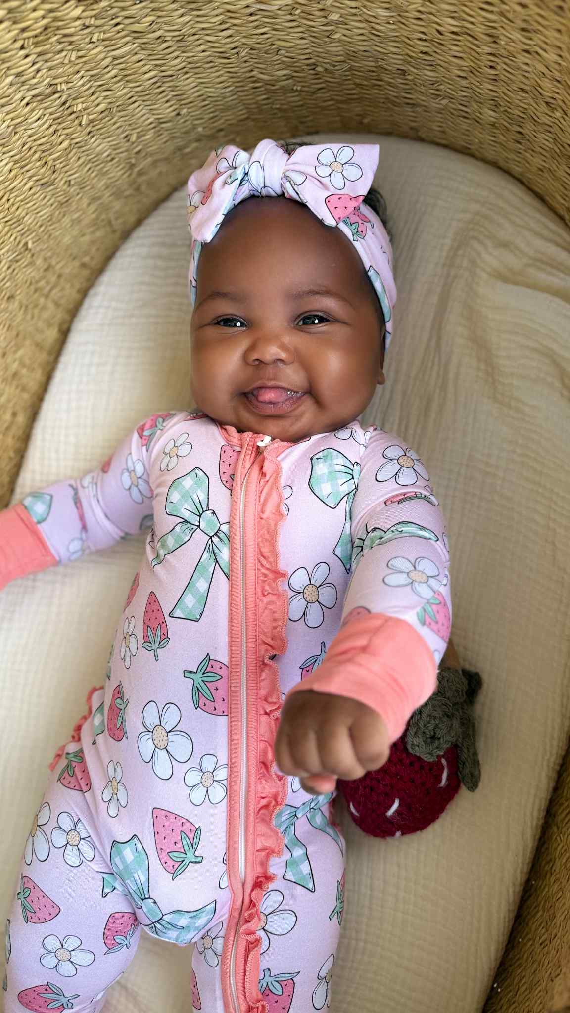 Tiny toes Baby Co – Macacão - Bebé por atacado – Babygrow de Folho de Morango de Bambu2