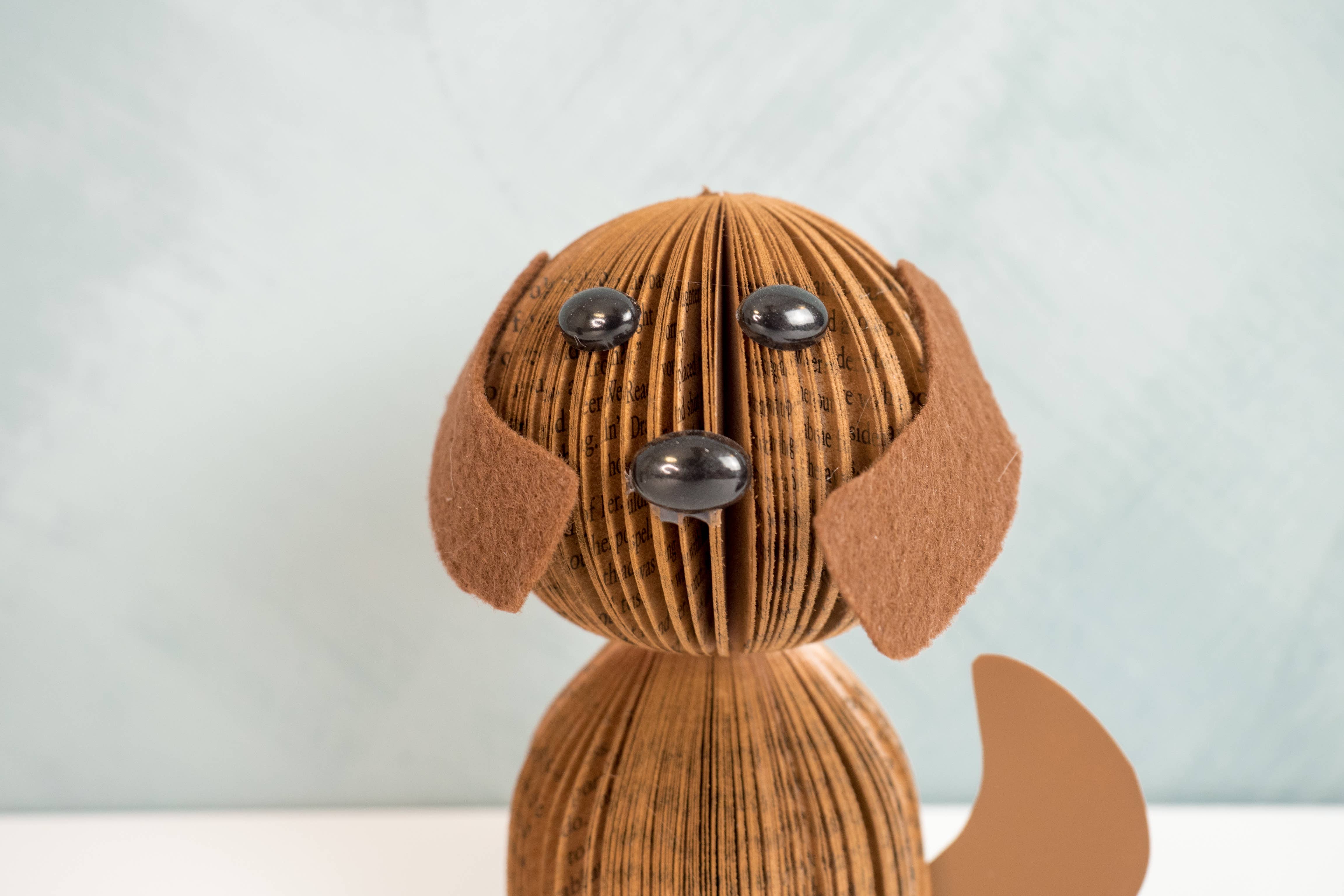 Root To Vine – wholesale Dekorativt bordsobjekt – Boka hundhyllskötare-Litterär hundälskarepresent-semestergåva2