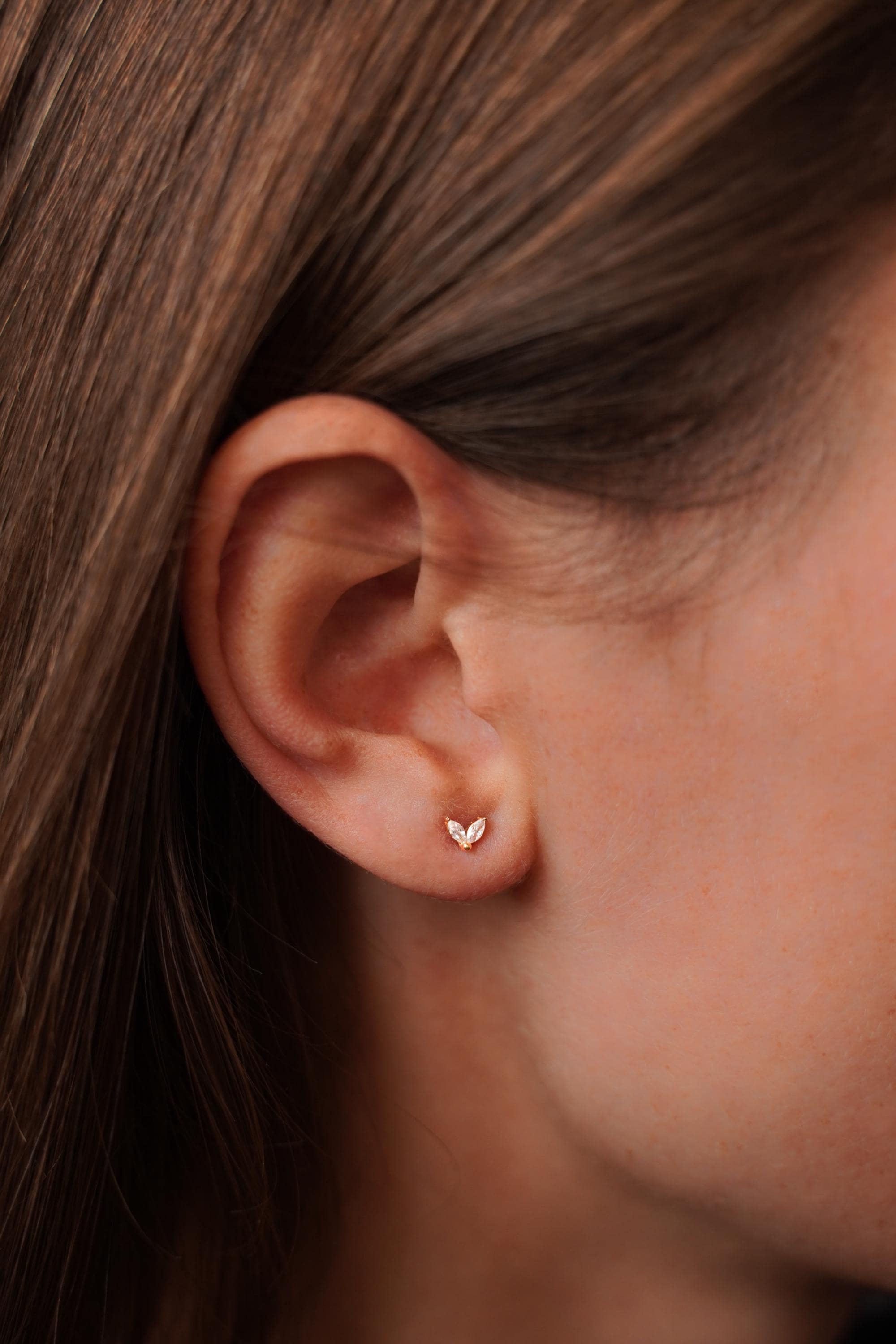 Victoire Collection - Wholesale Single Earring - Zirconia and stainless steel ear piercing1