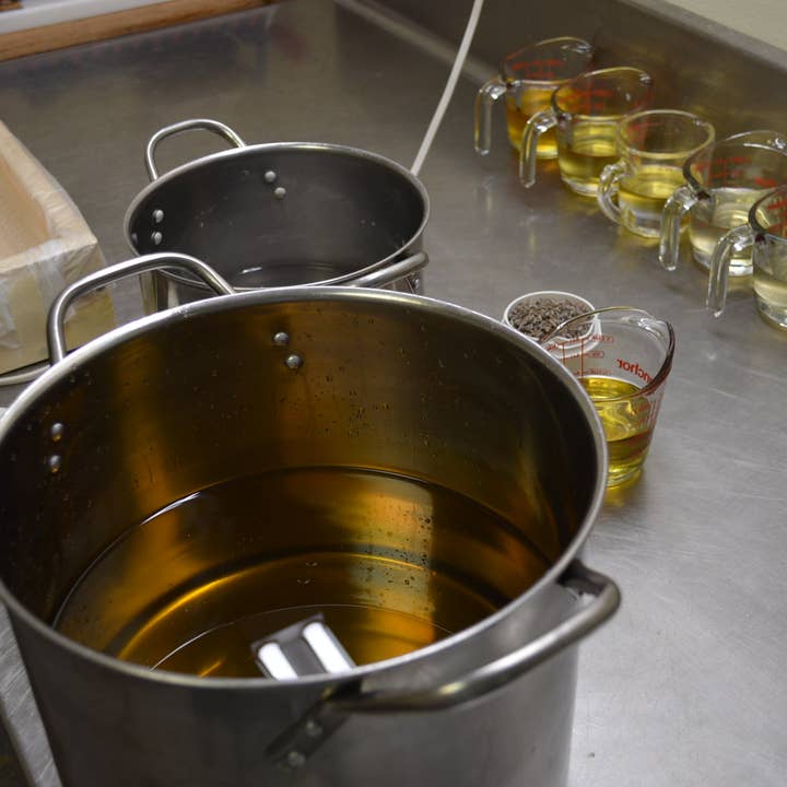 Bees-to-Bubbles Handcrafted Soaps – Engroshandel Sæbestykke – Sandeltræ og vanille sæbe2