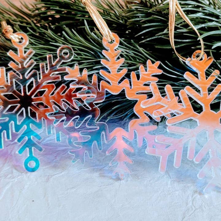 Shelfish Modern – wholesale Ornament set – Set of 3 Snowflake Ornaments - Iridescent Snowflakes - Minimalist Ornaments- Ornament Sets - Snowflake Ornaments