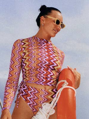 Rashguard froncé Salt Gypsy Surf & Swim - Soundwave pour la vente par Salt Gypsy