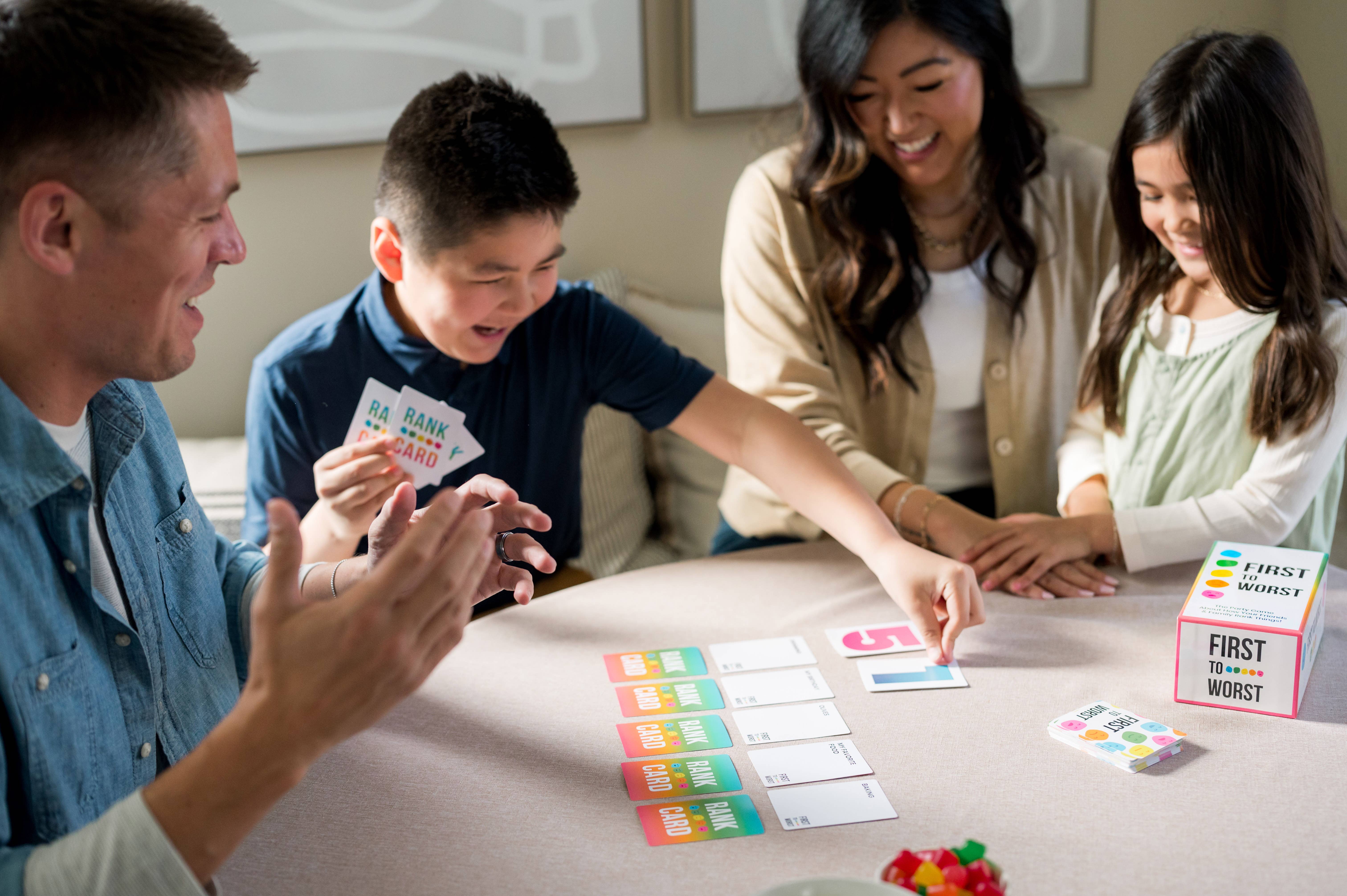 Dyce Games - Wholesale Card Game - FIRST TO WORST Jeu de société - ÉDITION QUÉBECOISE4