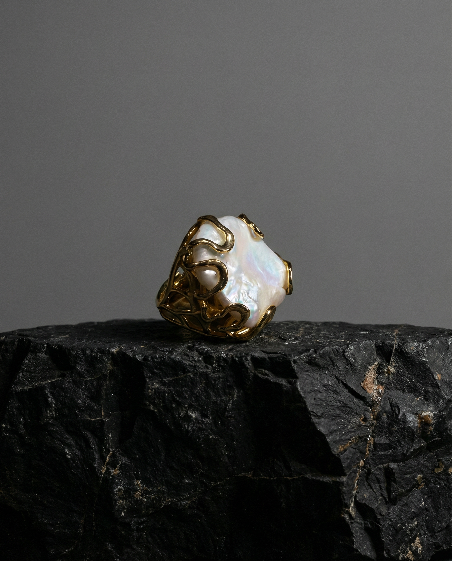 PHOEBE´S - Wholesale Single Stone/Solitaire Ring - Baroque Pearl Gold Plated Ring | Statement Jewelry1