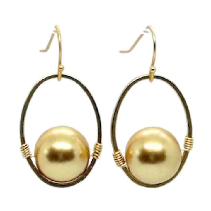 Boucles d'oreilles ovales en or mat avec perles de champagne enroulées de fil pour la vente par Deborah Grivas Designs