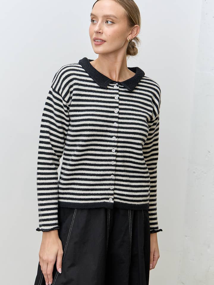 CARDIGÃ DE MALHA LISTRADO TAMANHO GRANDE por atacado de Polagram by Wellmade USA