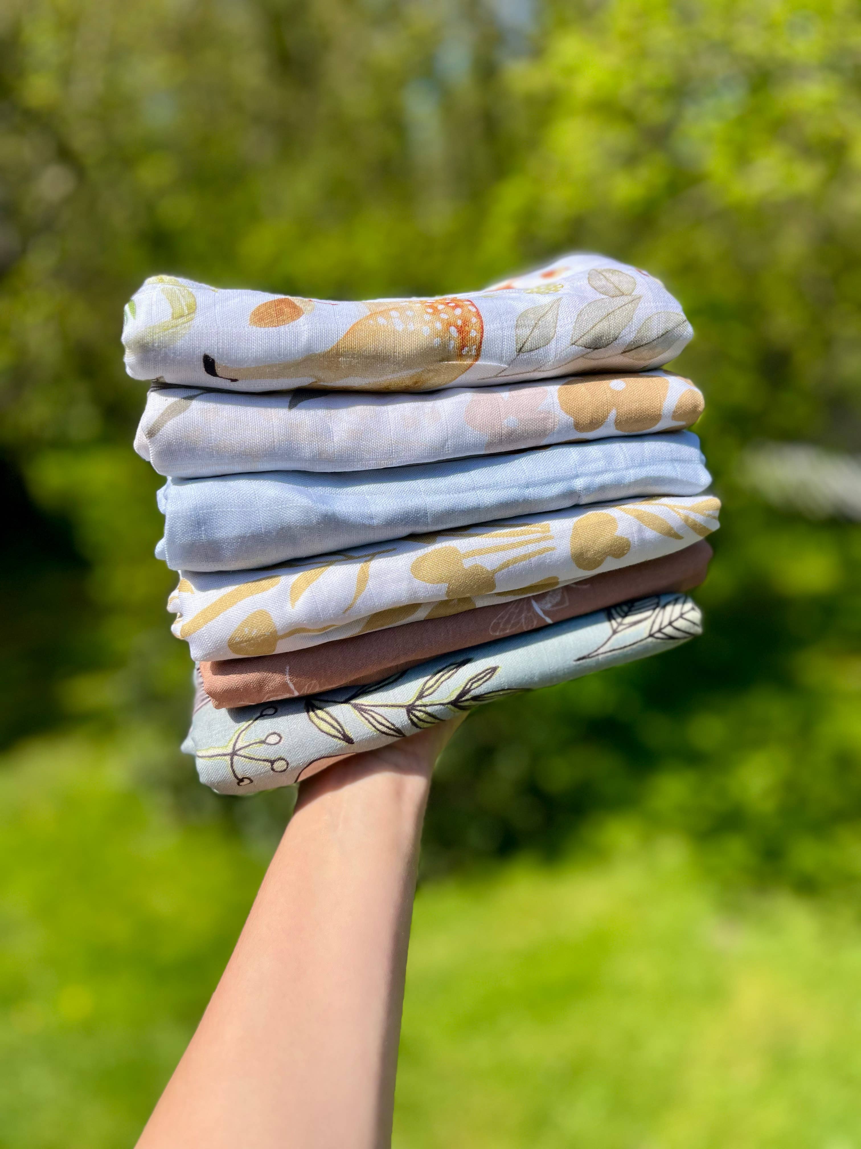 Kourtni Gunn Art – wholesale Lindning - Baby – Bivispningsfilt  |  Humla Musslin Babyfilt5