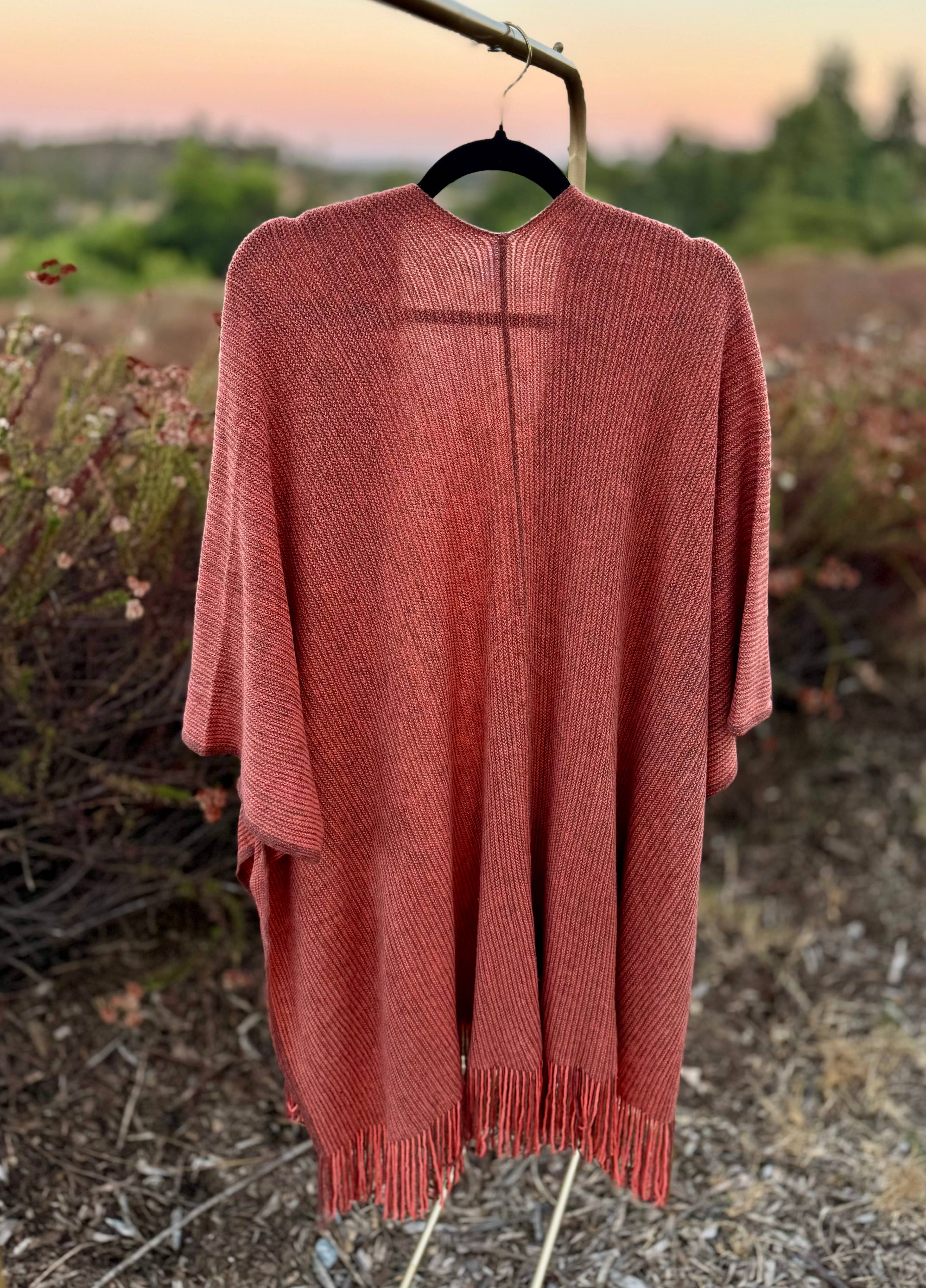 Justin & Taylor – wholesale Kofta - Dam – Harlow cardigan | Kimono-cardigan med fickor och fransad nederkant48