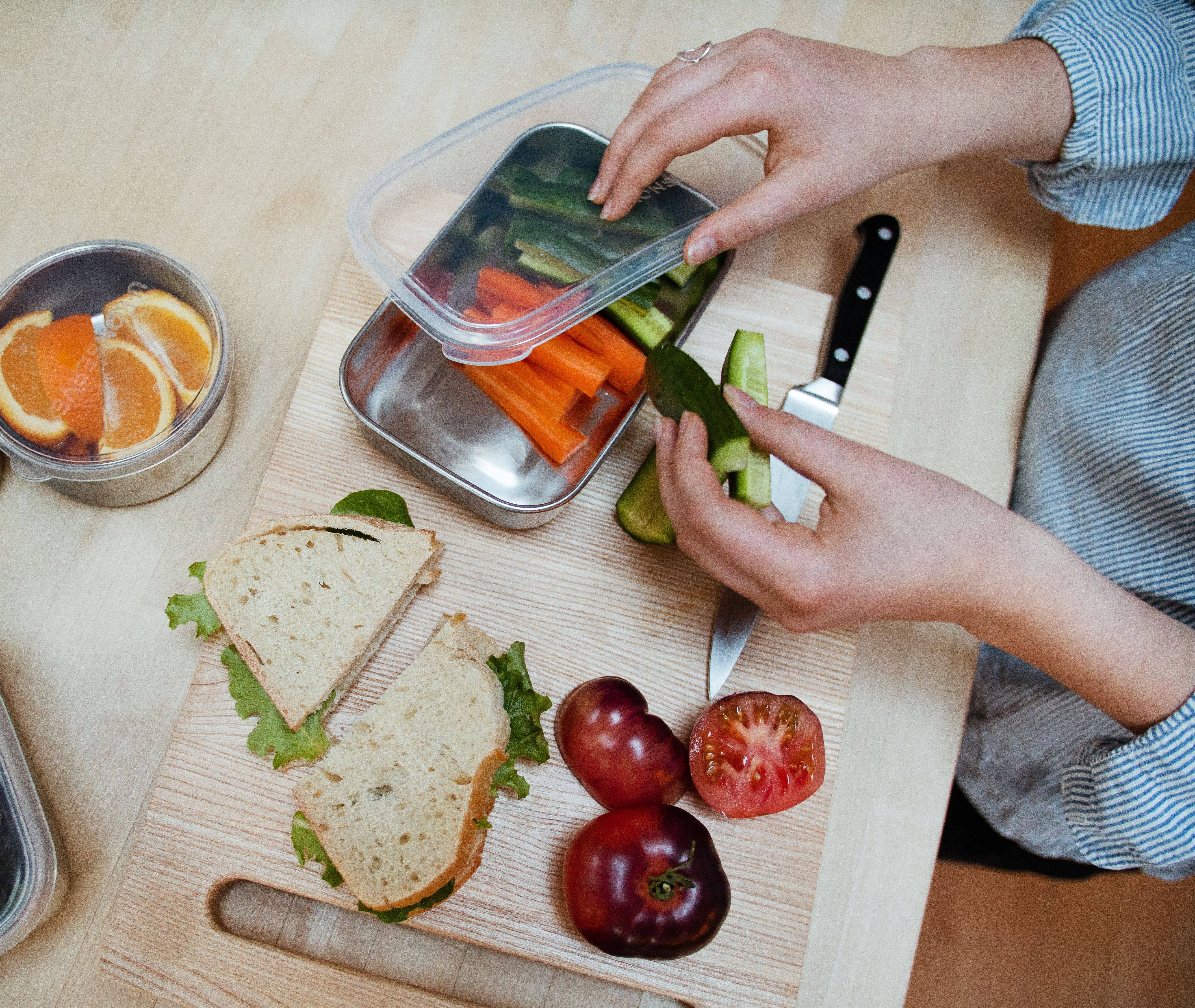 U Konserve - Wholesale Food Storage Container - Rectangle Containers | 25oz | Clear Silicone Lid1