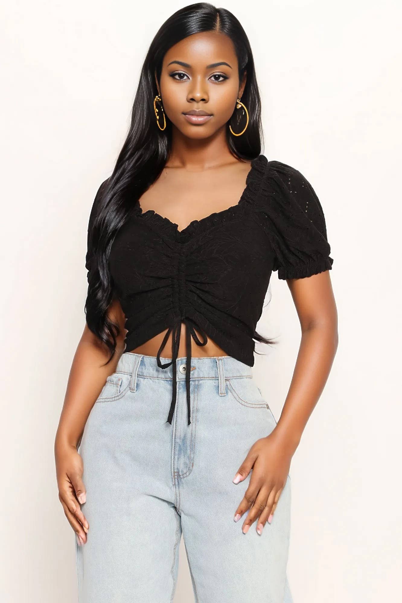 5besties inc – Großhandel Bluse – Damen – Schulterfreies Crop-Top mit Ösen4