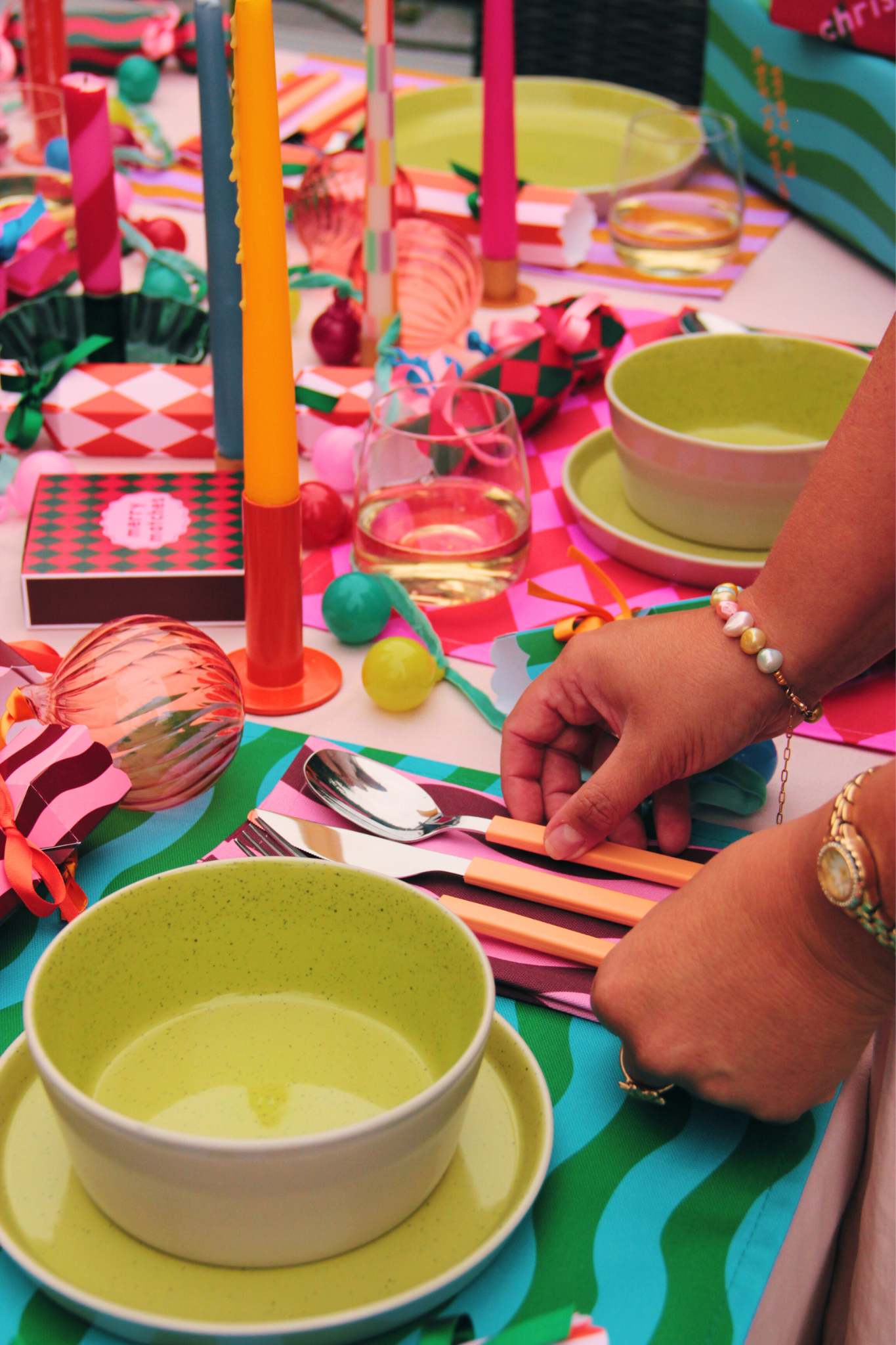 Maddison Ball Creative – Decoração de Natal por atacado – Estaladiços de Natal com Padrão de Riscas Laranja e Rosa Blush10