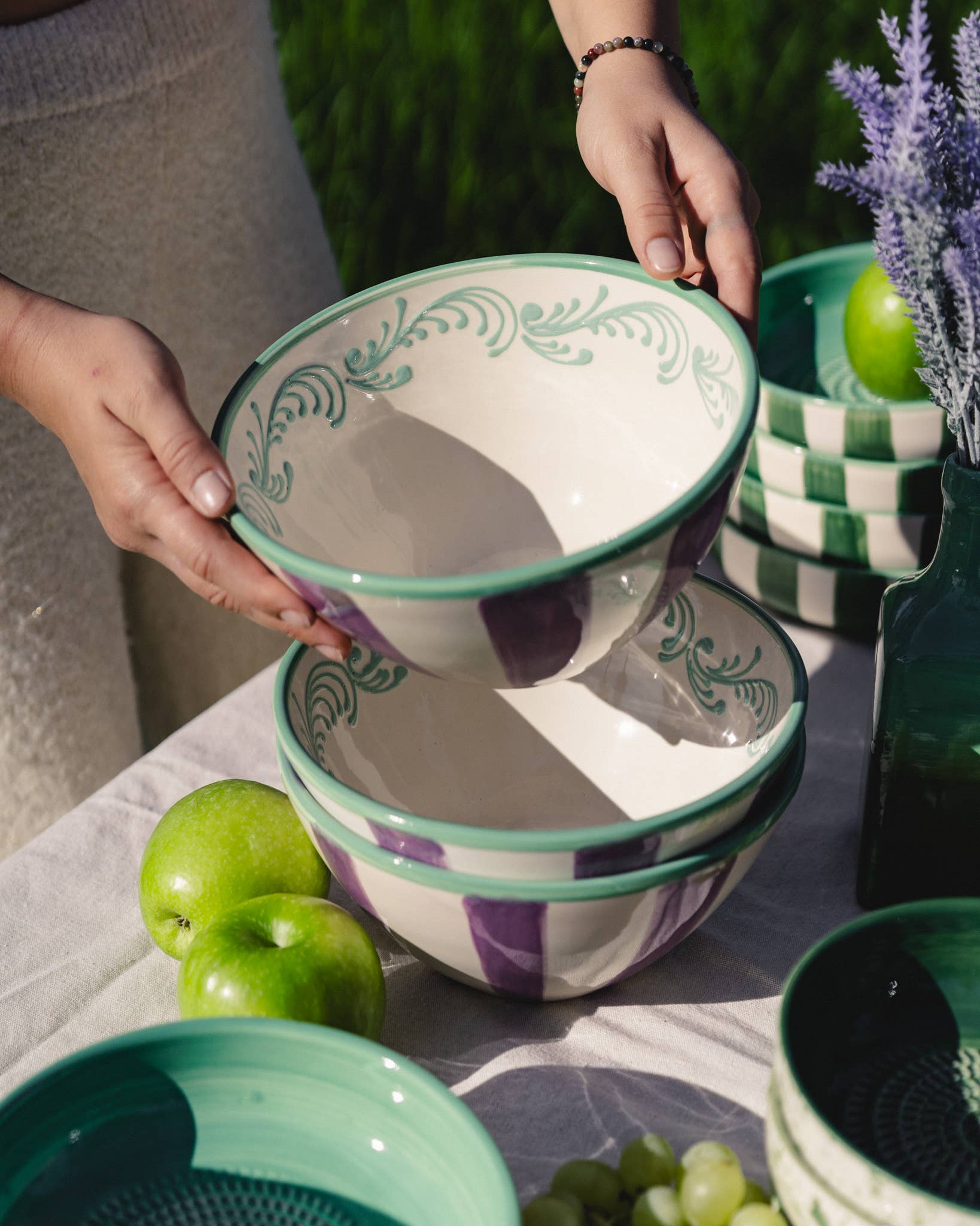 Alfar Tierra Cocida - Venta al por mayor Bol de mesa - Artisanal Ceramic Serving Bowl 1.5L Green & Violet ESMERALDA