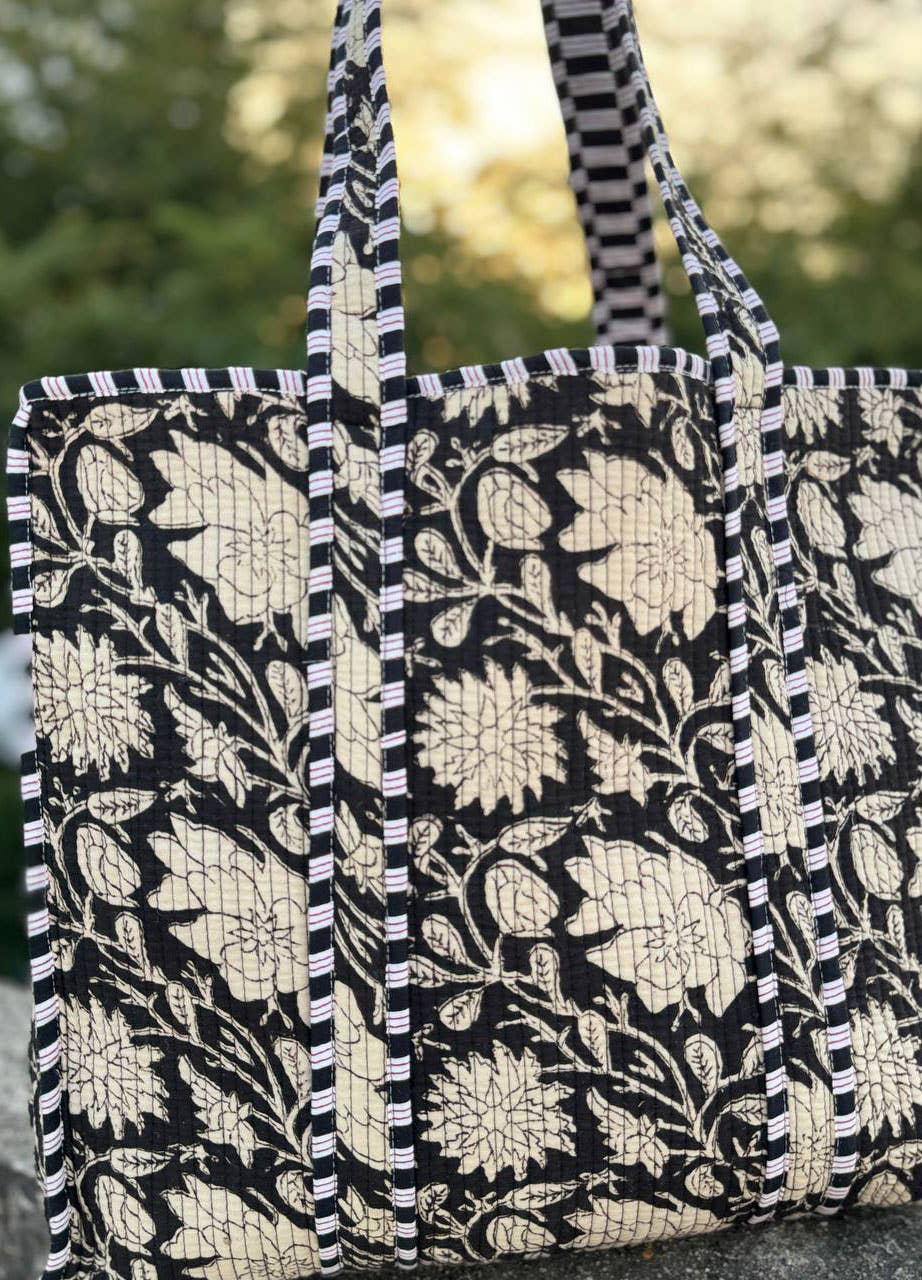 GYPSY STUDIO – wholesale Axelremsväska – Dam – Svart quiltad väska med blocktryck damväskor2