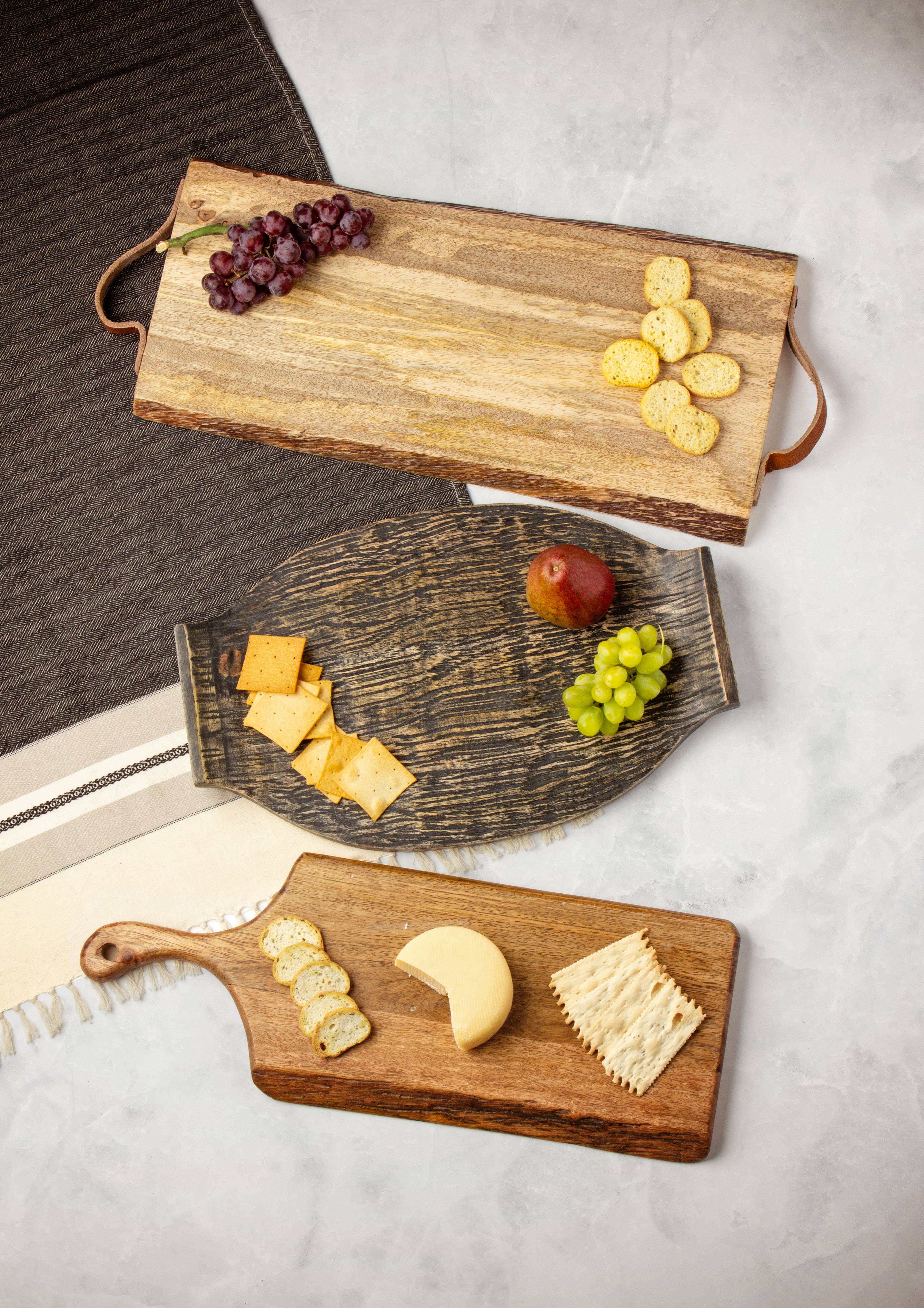 Karma - Wholesale Cutting Board - Live Edge Handle Cutting Board1