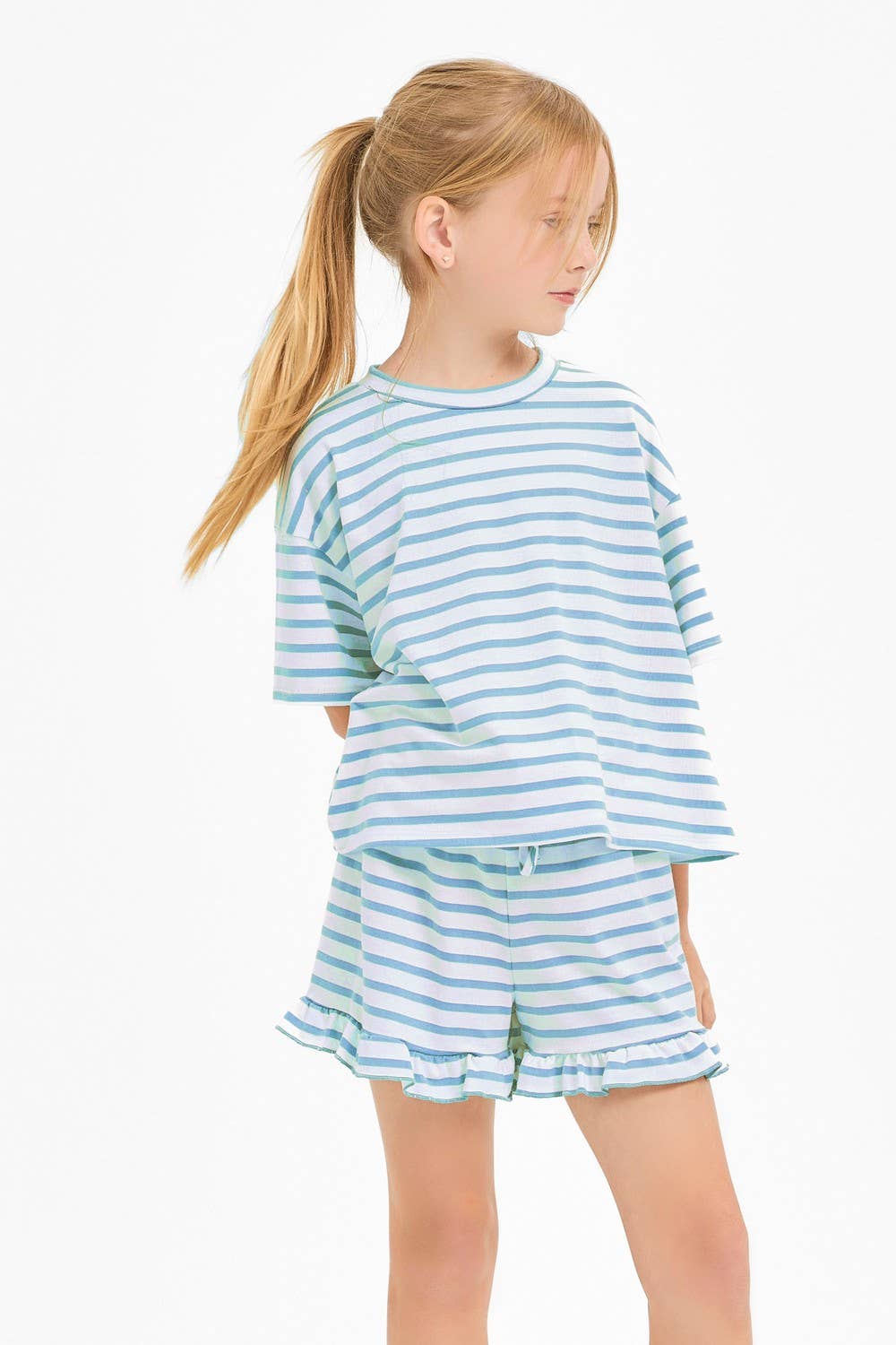 Good Girl – Großhandel Top- & Shorts-Set – Kinder – Gestreiftes Crop-Top und Rüschen-Shorts-Set3