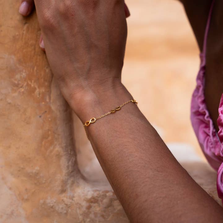 Made By Nami - Wholesale Link & Chain Bracelet - Infinity Bracelet | Gold