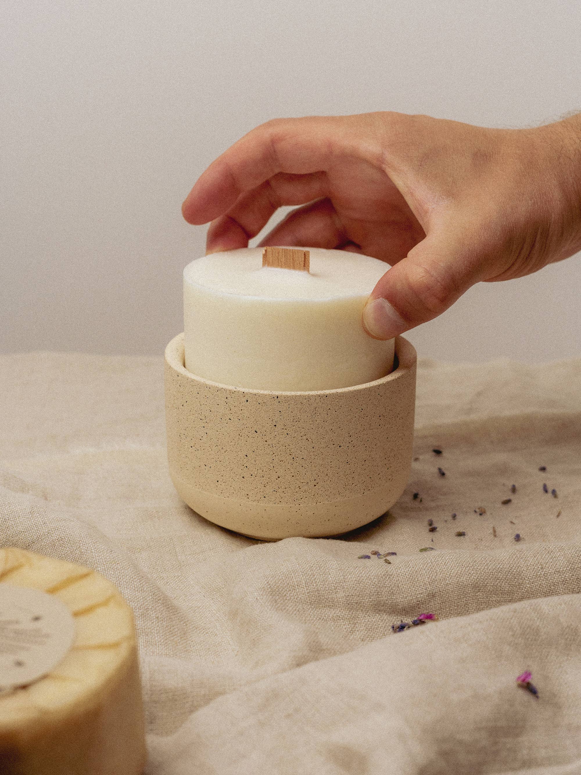 Bobella Co. – wholesale Jar/filled candle – Sea Salt & Driftwood Candle Refill1