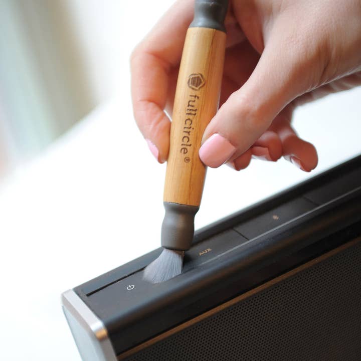 Full Circle Home - EU - Wholesale Cleaning Brush - CTRL ATL Clean - 3-in-1 Electronics Cleaner1