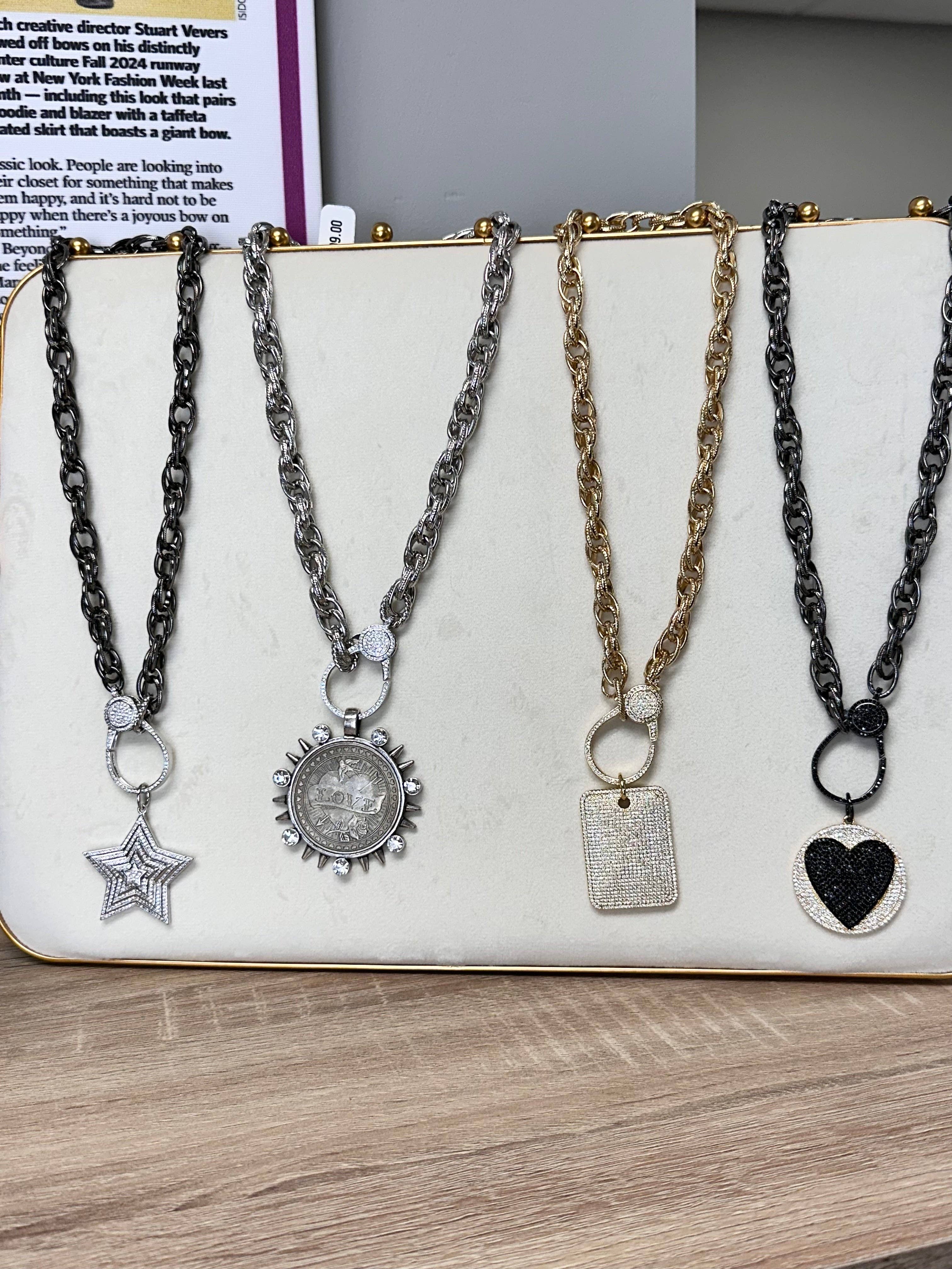 Love, Lisa - Vendita all'ingrosso Collane a catena e maglie - Collana a Maglie Spesse con Ciondolo Portafortuna Shelly5