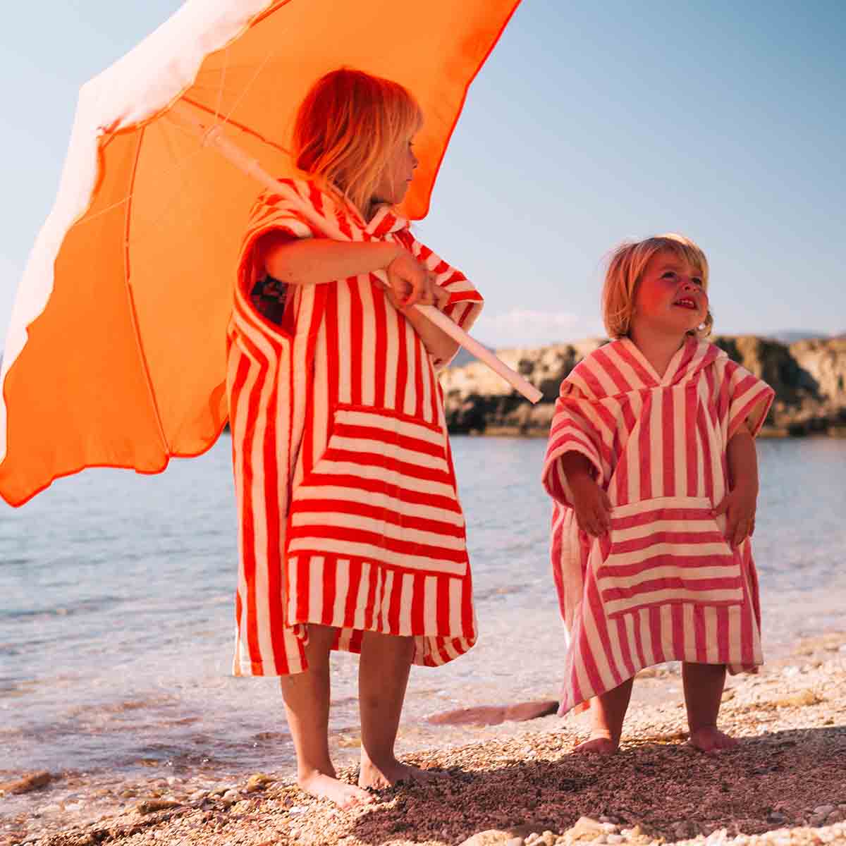 KIDS PONCHO SUZON STRIPES STRAWBERRY for wholesale on Faire3