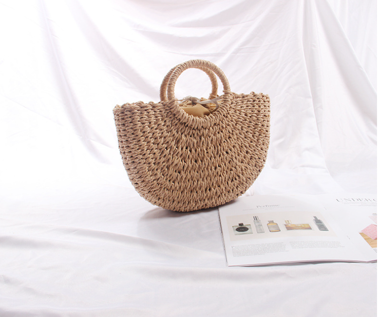 KAFFE Mini rund axelväska i vävd halm för wholesale på Faire0