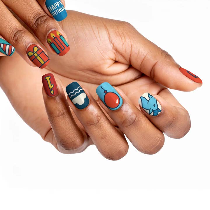 Ongles Press-On d'Anniversaire de Janvier Garnet Gala pour la vente par FYNE BODY