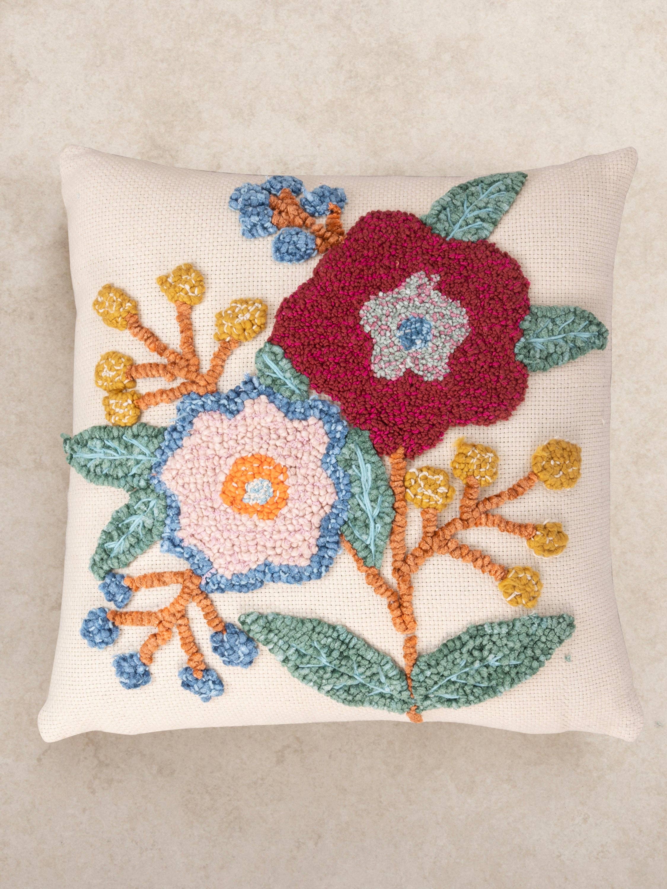 GAURI KOHLI – Großhandel Zierkissen – Prag Bestickter Kissenbezug – 20″×20″2