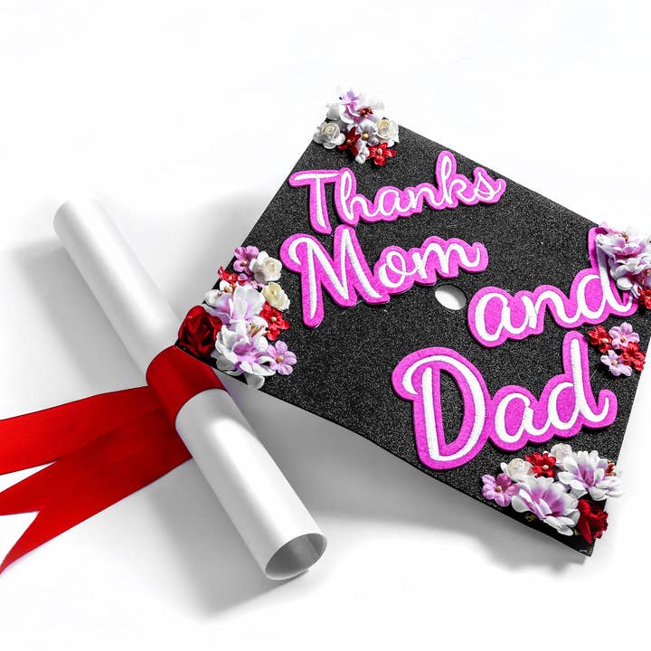 Decorazione floreale fatta a mano per cappello di laurea per la vendita all'ingrosso da parte di Once Upon A Time