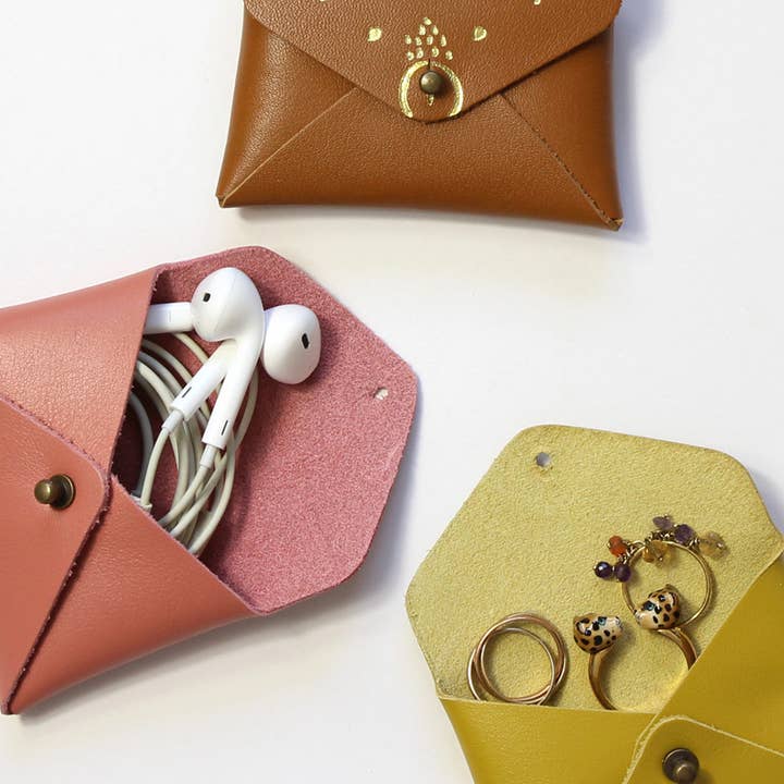 BARNABÉ AIME LE CAFÉ - Wholesale Pouch - Women's - 100% leather mini pouch for AirPods, jewelry, love words