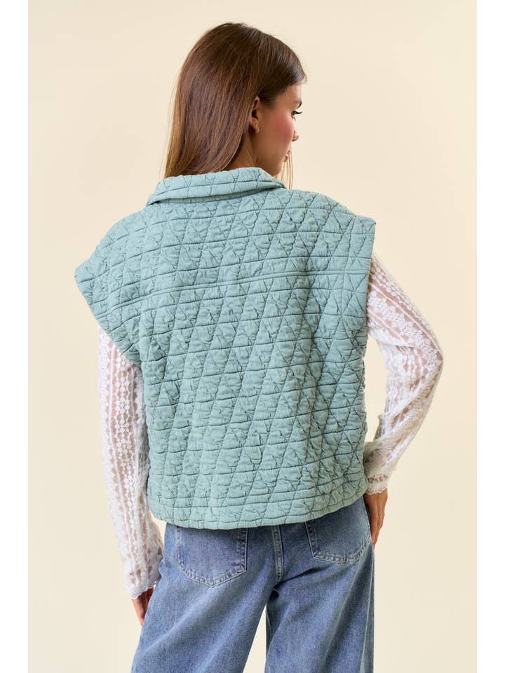 Doe and Rae - Wholesale Outerwear Vest - Women's - QUILTED POINT COLLAR FLAP PATCHED POCKET VEST - 10626J-113