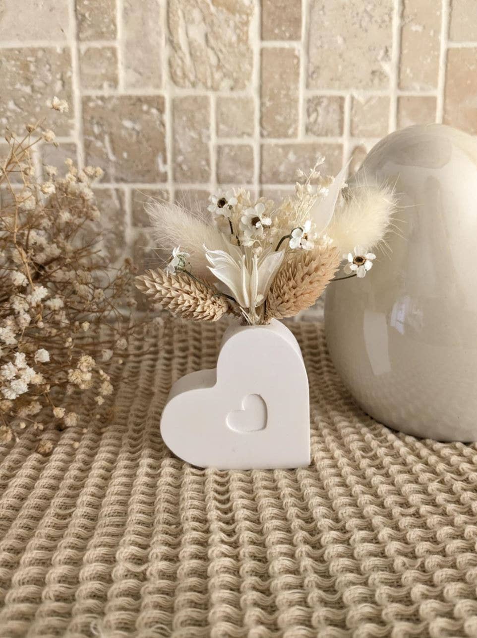 Maison Oline - Wholesale Decorative Tabletop Object - Jesmonite Heart + Dried Flowers3