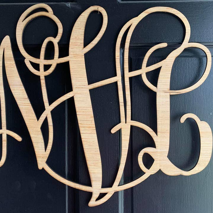 BeauCo – wholesale Wall Accent – Wooden monogram vine
