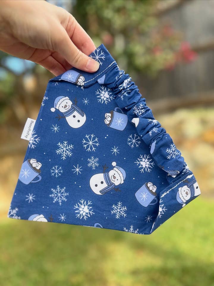 Scrunchiedana® Paysage Hivernal pour la vente par Hunny Pot Pup LLC