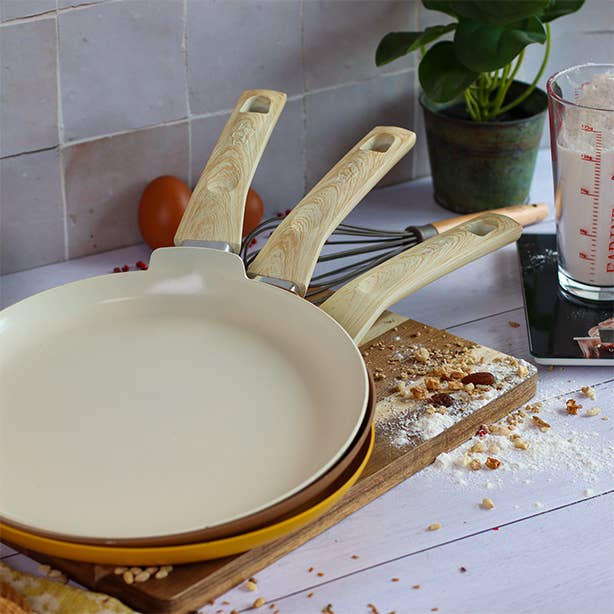 Menastyl - Wholesale Cookware Set - 7-piece aluminum cream set - induction compatible3