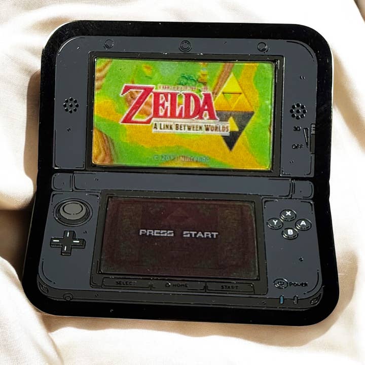 3DS 2,5" Lentikulær Zelda Link Between Worlds Pin for engroshandel hos GoopyGoblins
