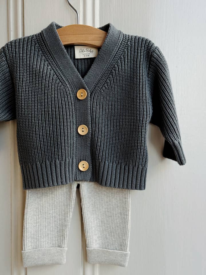 Ada Baby – Großhandel Strickjacke – Baby – Baby-Cardigan-Pullover aus Baumwolle Dunkelgrün1