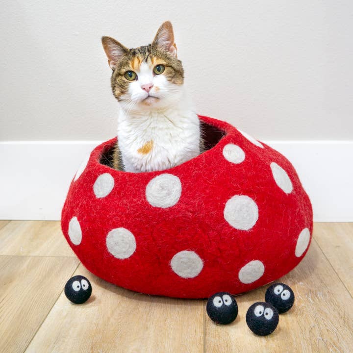 Friendsheep - Wholesale Pet Cave - Cat/Dog - Red Mushroom Eco Kitty Cave - Cat Cave